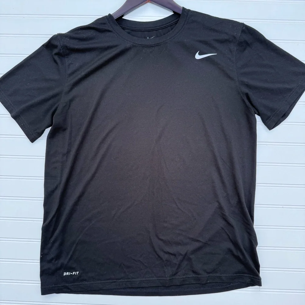 Nike Men's Black Short Sleeve Tee